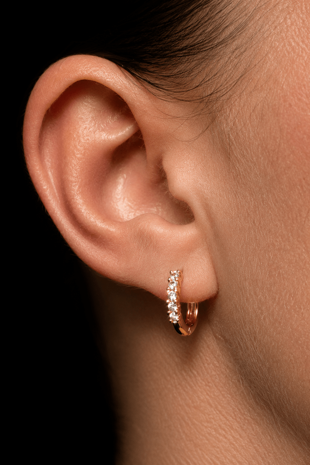 Eliza – 18k auksu dengti pave lanko auskarai su kubiniu cirkoniu