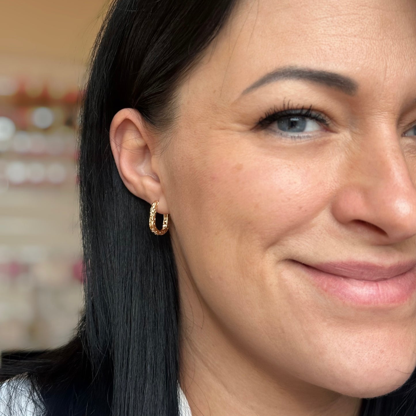 Aurora Texture Hoops – paauksuoti lankiniai auskarai