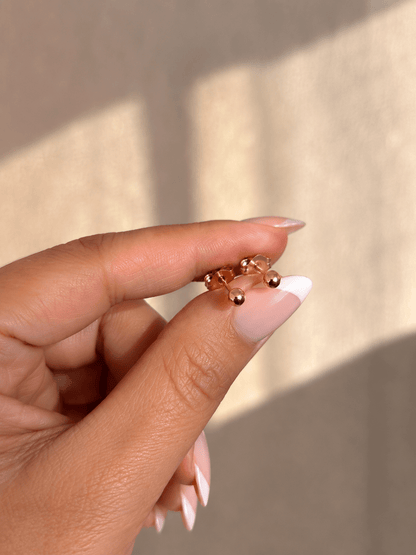 Inese – 18k paauksuoti auskarai su kamuoliuku (4mm) paauksuoti moteriški papuošalai