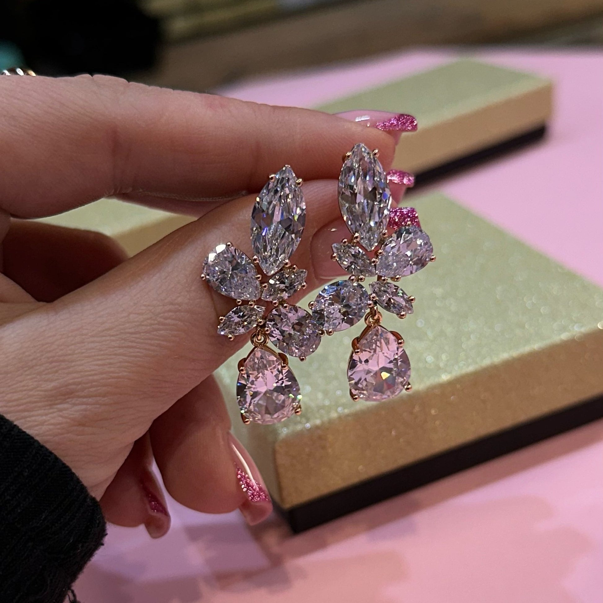 Crystal lux paauksuoti auskarai su segtukais